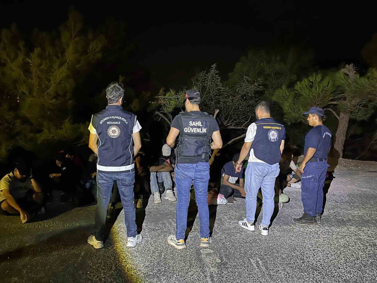 Marmaris'te sahil güvenlik ve emniyet ekipleri, Aşıklar Tepesi mevkiinde 16