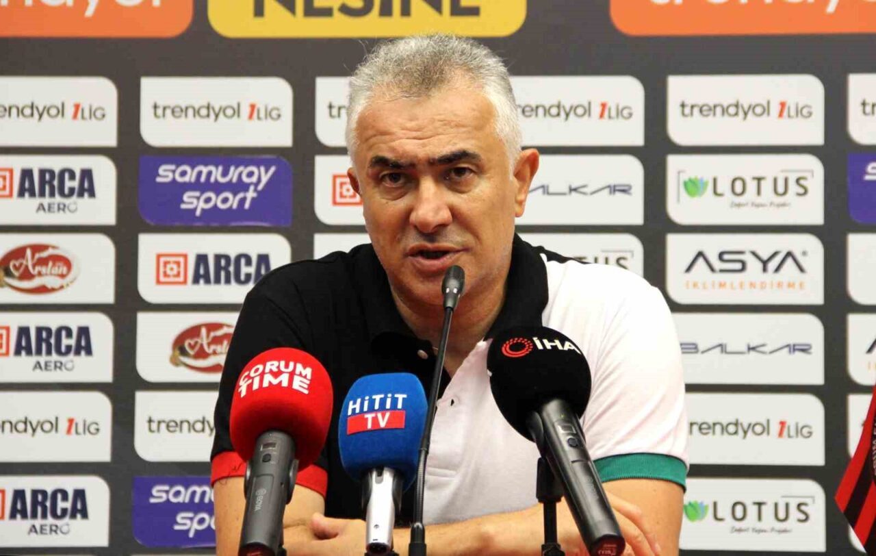 Amed Sportif Faliyetler Teknik Direktörü Mehmet Altıparmak, Çorum FK'ya 2-0