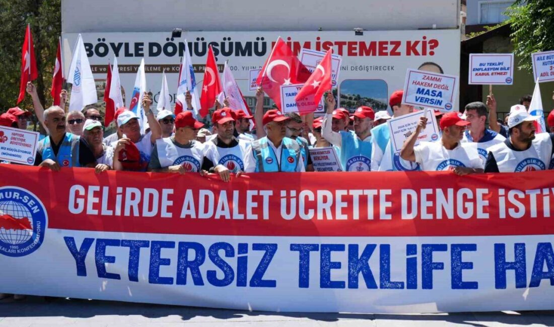 Niğde'de Memur-Sen üyeleri, 8. Dönem Toplu Sözleşme görüşmelerindeki zam teklifini