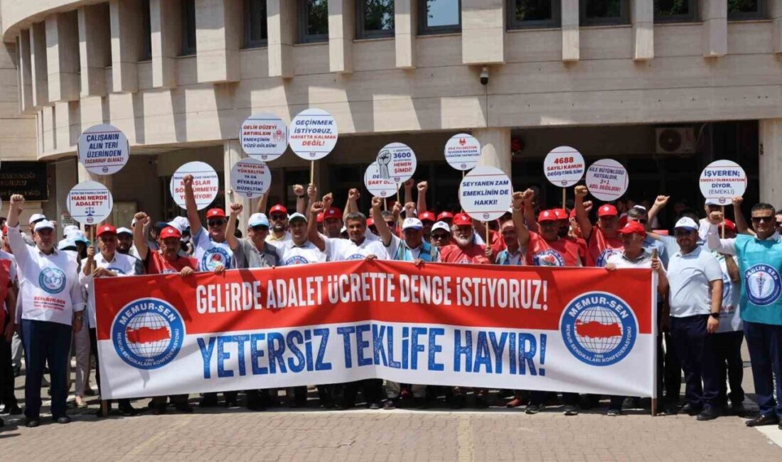 Memur-Sen ve bağlı sendikalar, Antalya'da hükümetin sunduğu zam teklifini protesto