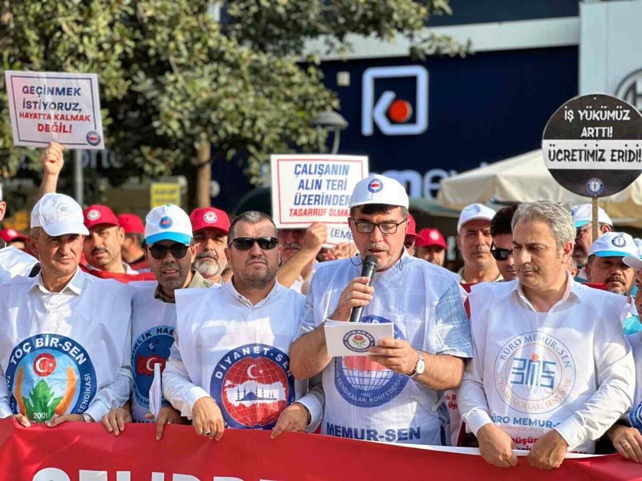 Ahmet Yasav, Manisa'da düzenlediği basın toplantısında kamu işvereninin sunduğu toplu