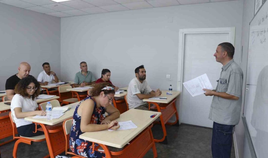 Mersin Büyükşehir Belediyesi, MERCEK merkezlerinde ücretsiz yabancı dil kursları sunarak,