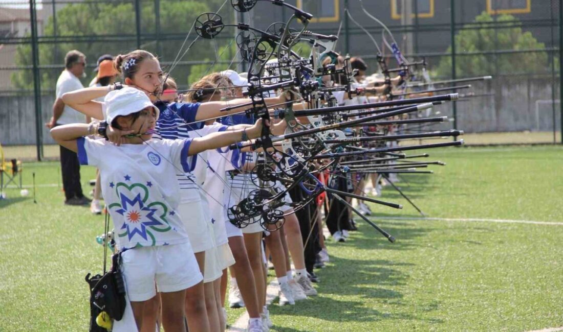 Denizli’deki Okçuluk Şampiyonası’nda 9-18 yaş arası yaklaşık 90 sporcu mücadele
