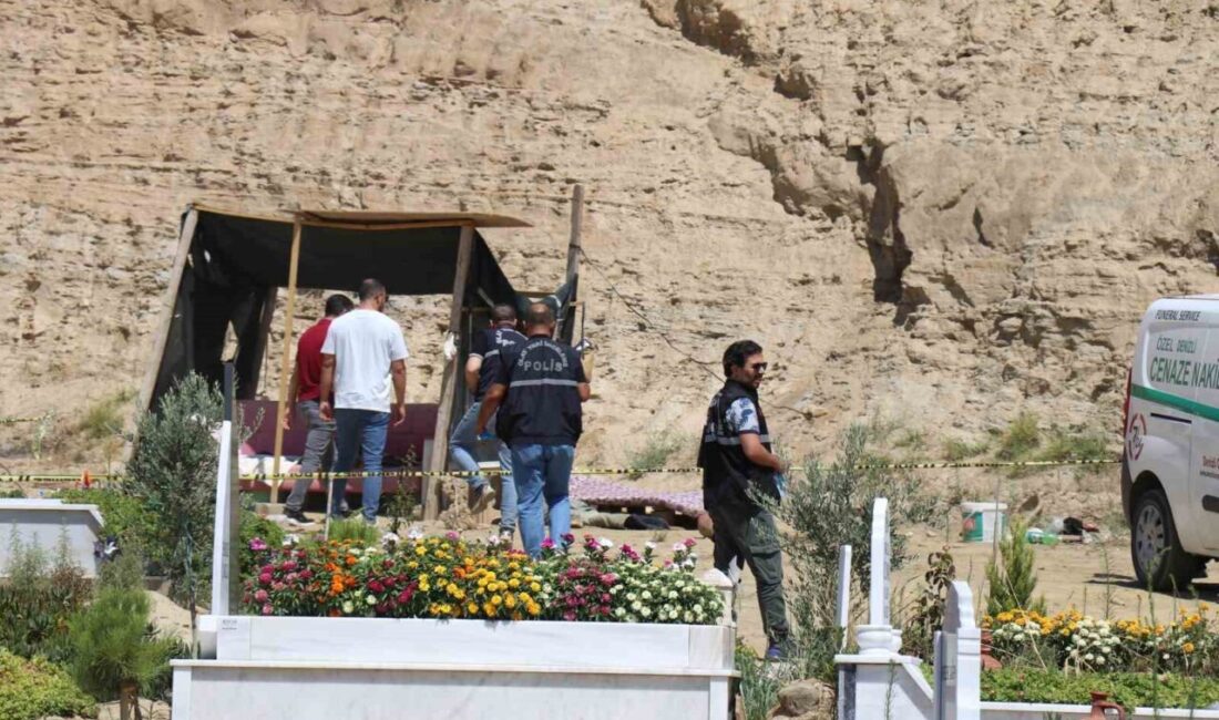 Denizli'nin Merkezefendi ilçesinde yaşayan Halil Doğan (60), Şemikler Mezarlığı'nda kabir