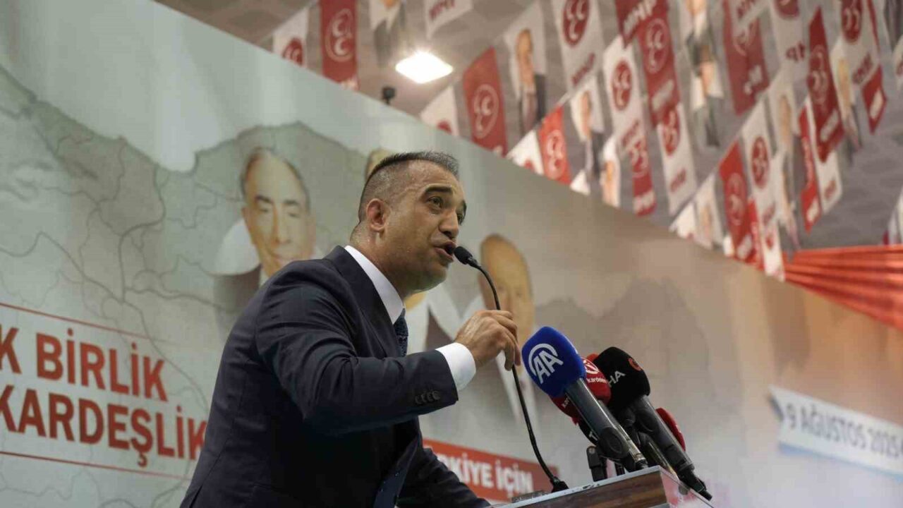 MHP Erzurum İl Başkanı Adem Yurdagül, Erzurum'da düzenlenen toplantıda terörle