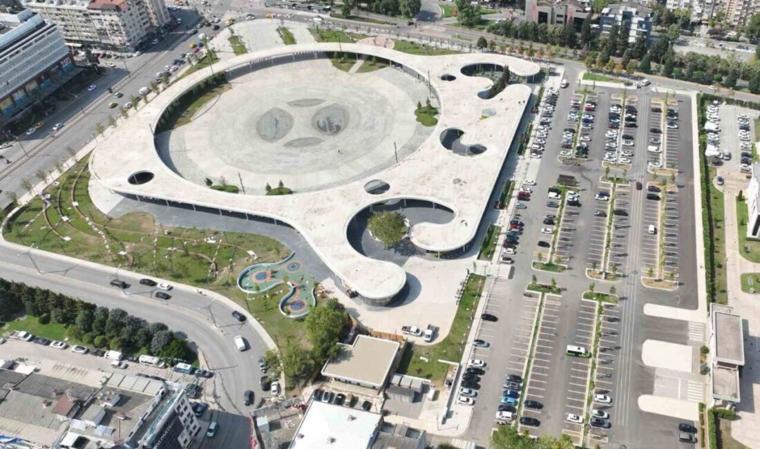 Kocaeli'de bulunan Milli İrade Meydanı, 350 araç kapasiteli otoparkıyla dikkat
