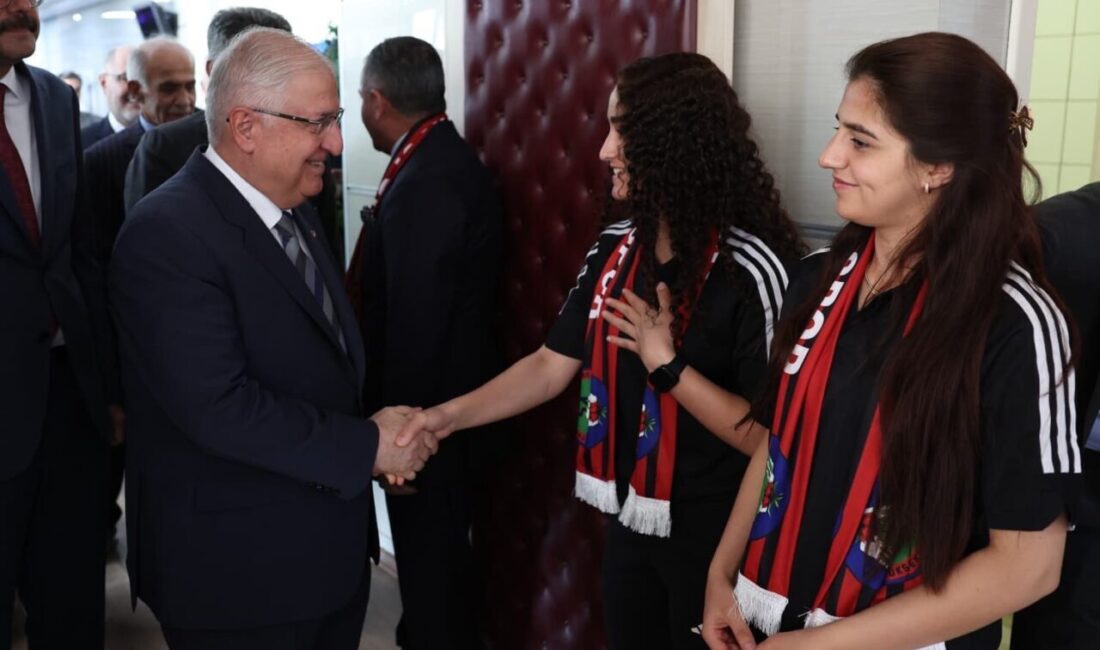 Millî Savunma Bakanı Yaşar Güler ve Bakan Yardımcısı Alpaslan Kavaklıoğlu,