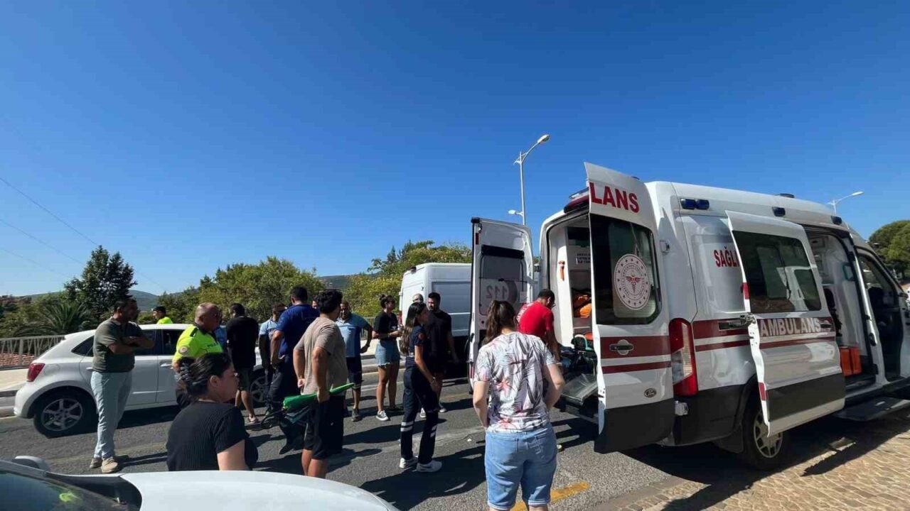 Muğla'nın Menteşe ilçesinde, Abdi İpekçi Caddesi'nde seyir eden bir minibüs,
