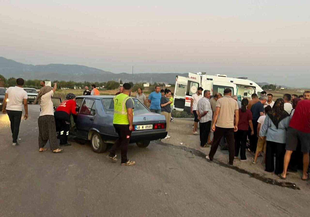 Osmaniye'nin Düziçi ilçesinde otomobil ve motosikletin çarpışması sonucu 3 kişi