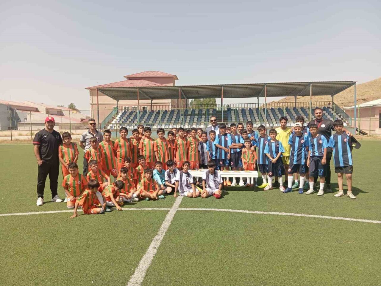 Van’ın Özalp İlçe Gençlik ve Spor Müdürü Kurban Aksoy, tesisleri