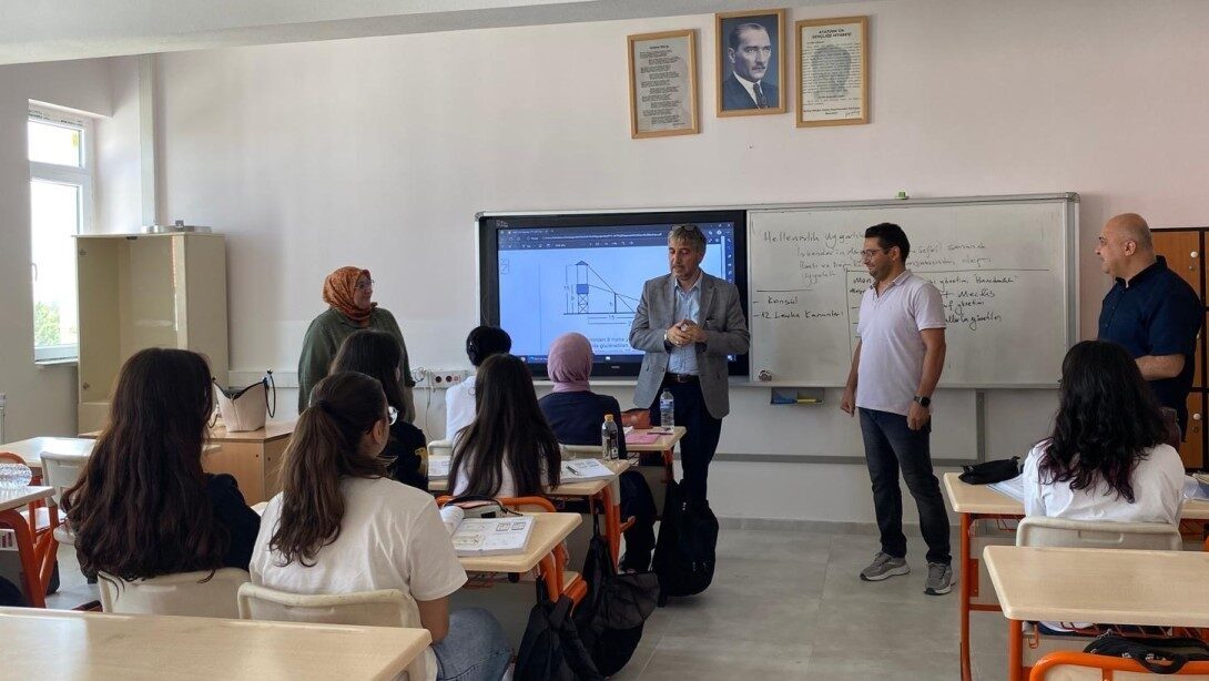Kütahya İl Millî Eğitim Müdürü Mustafa Yılmaz ve Müdür Yardımcısı