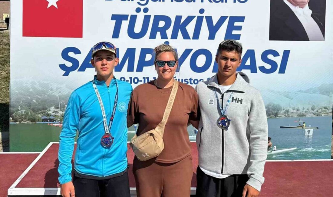 Köyceğiz Su Sporları Sporcu Eğitim Merkezi sporcuları, Eskişehir'deki Durgunsu Kano
