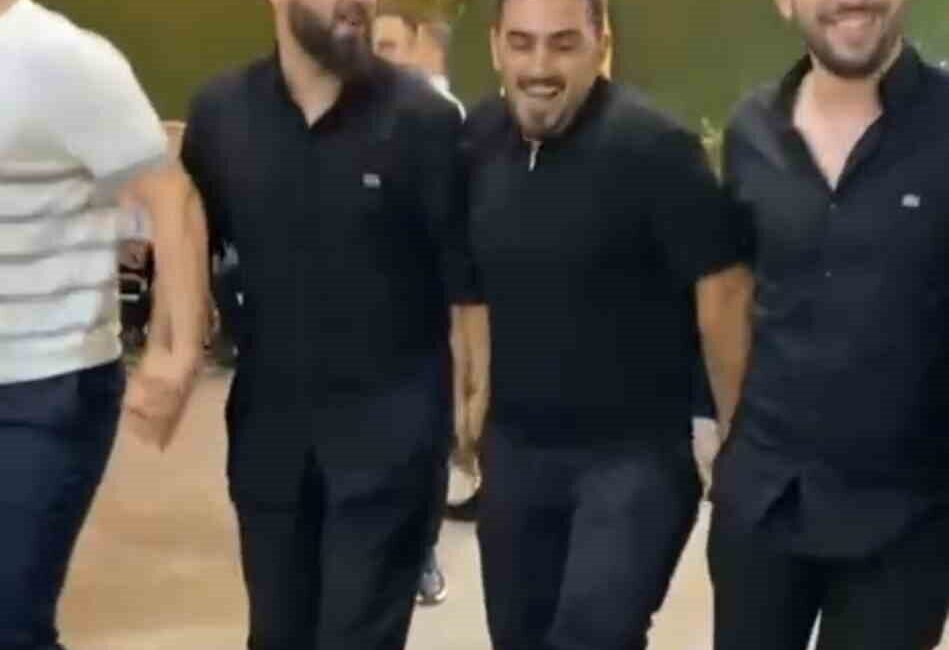 Muş'taki bir düğünde, damadın sağdıcı alçılı ayağına rağmen halay çekerek