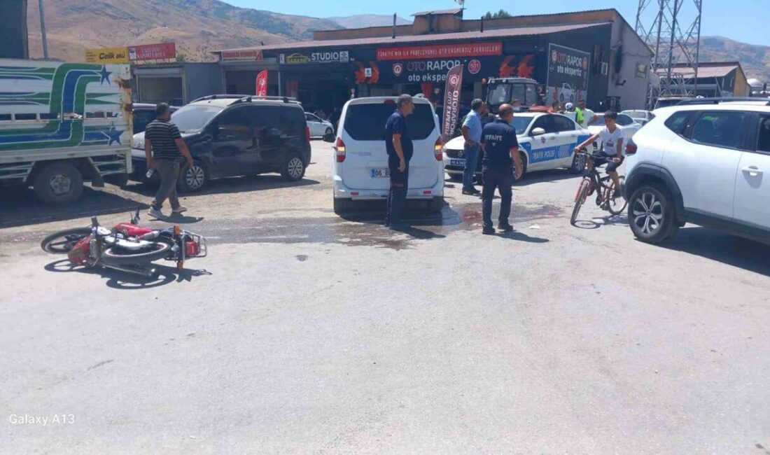 Muş'ta bir motosiklet ile hafif ticari aracın çarpışması sonucu 2