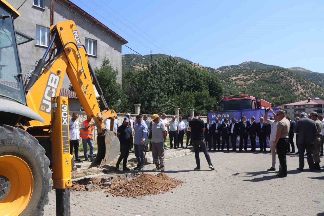 Bitlis'in Mutki ilçesi, yıllardır beklediği doğal gaz hizmetine kavuşuyor. Enerji