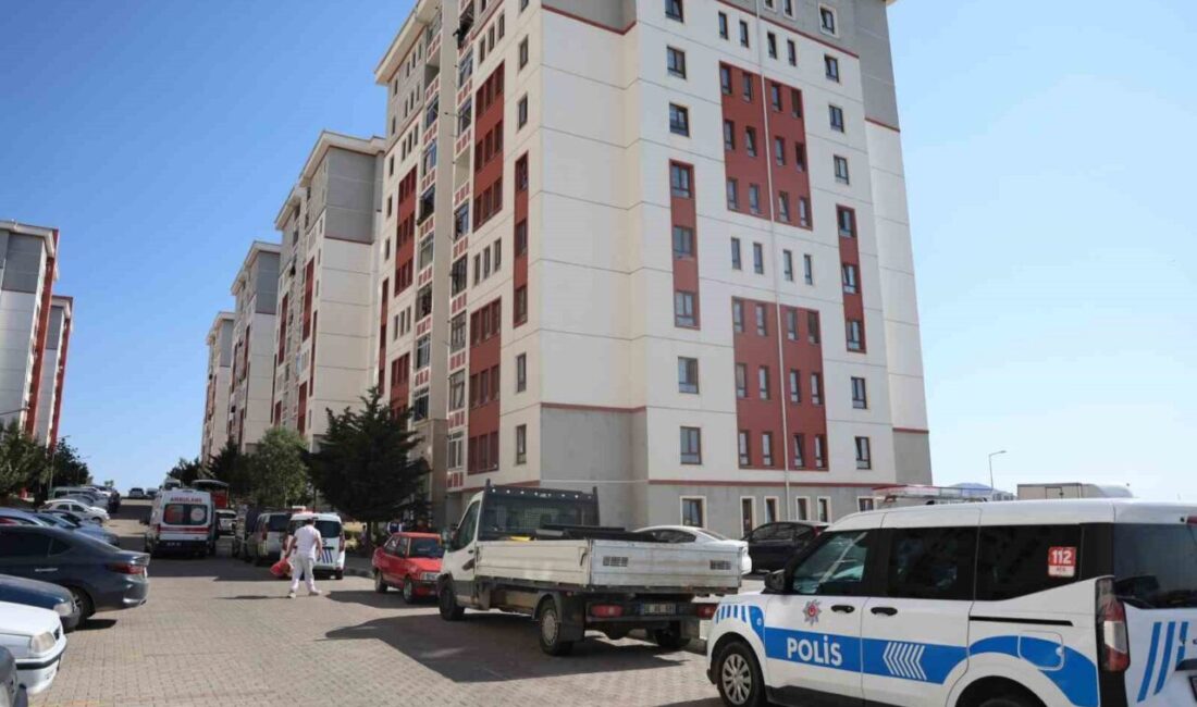 Nevşehir'de 41 yaşındaki Tuğba C., yalnız yaşadığı evinde ölü bulundu.