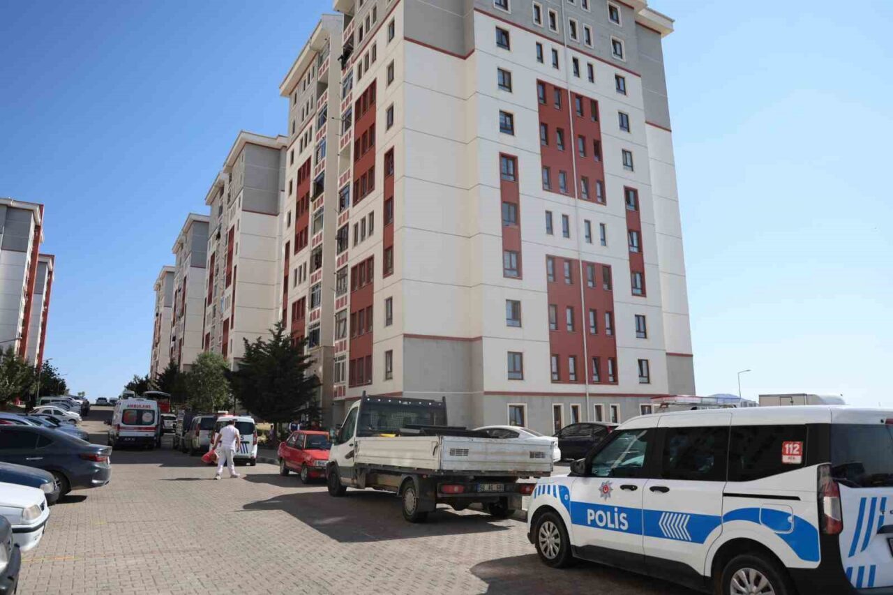 Nevşehir'de 41 yaşındaki Tuğba C., yalnız yaşadığı evinde ölü bulundu.