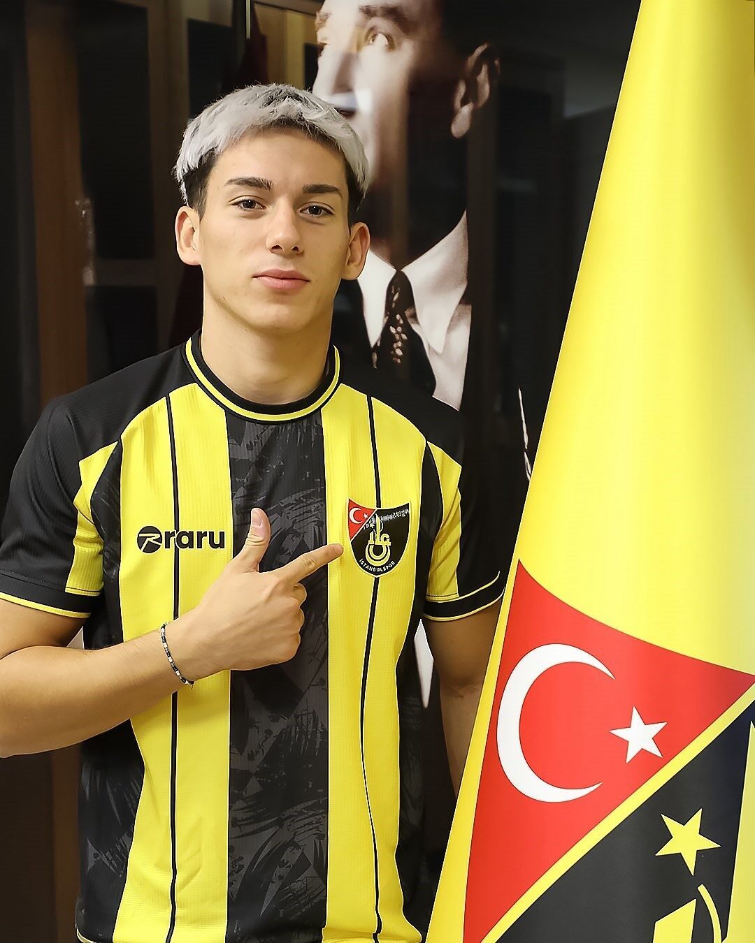 İstanbulspor, Trabzonspor U-19 takımında mücadele eden Ömer Faruk Duymaz ile