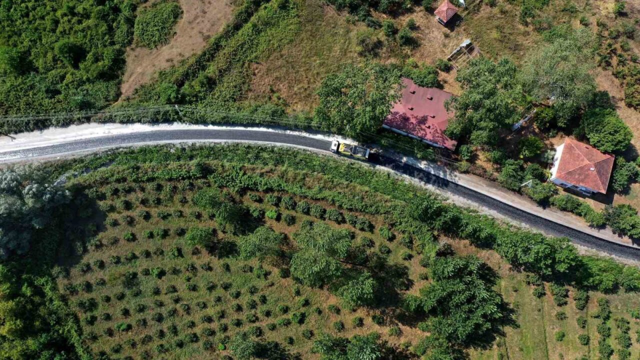 Ordu Büyükşehir Belediyesi, 19 ilçede sıcak asfalt çalışmalarıyla ulaşım konforunu