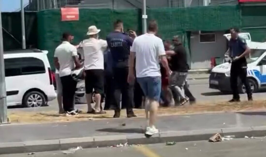 Trabzon'daki Autofest Modifiye ve Klasik Araç Festivali'nde, Akyazı Stadı önünde