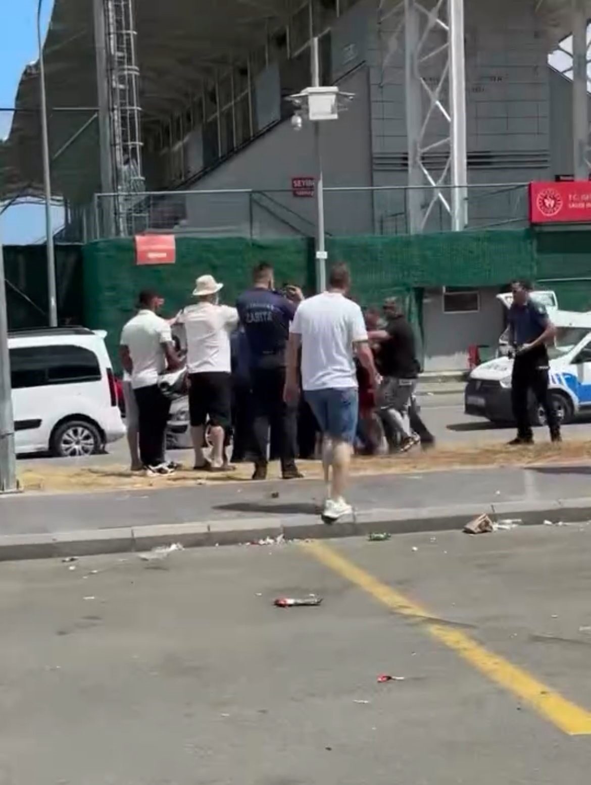 Trabzon'daki Autofest Modifiye ve Klasik Araç Festivali'nde, Akyazı Stadı önünde