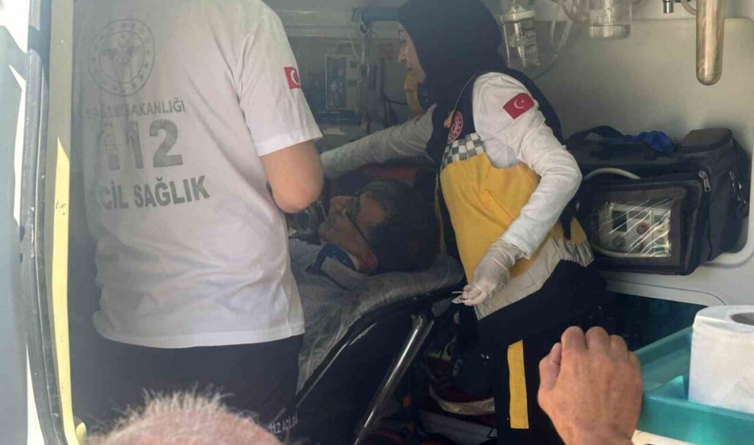 Adıyaman’da Dr. Mustafa Kutlu yönetimindeki otomobil, bir kamyonla çarpıştı. Kaza