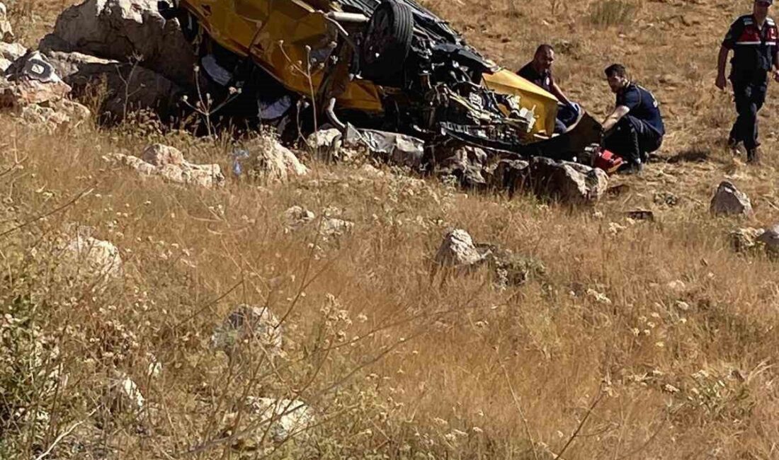 Sivas'ın Gürün ilçesinde Ferhat Batman yönetimindeki otomobilin şarampole devrilmesi sonucu