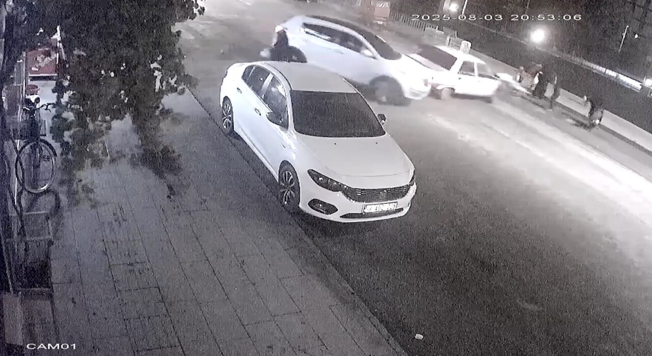 Çorum'un Alaca ilçesinde yaya geçidinde duran bir araca çarpan otomobildeki