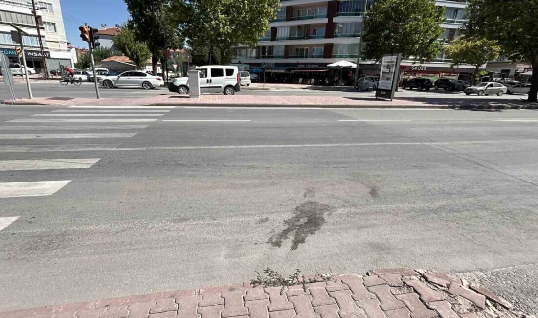 Konya'nın Karatay ilçesinde bir otomobilin çarptığı bisikletli Ömer Kahraman (71),