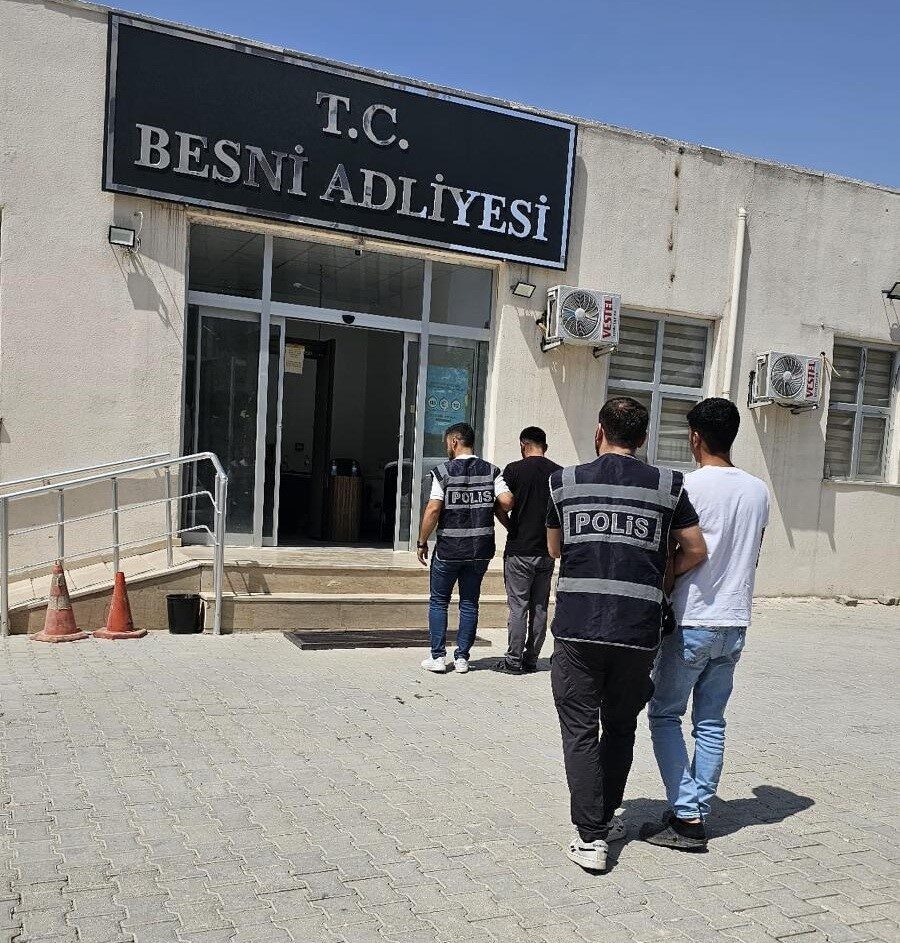 Adıyaman'ın Besni ilçesinde 35 gün önce gerçekleşen oto teyp hırsızlığı