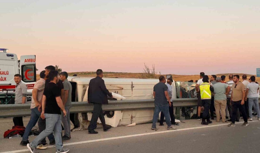 Afyonkarahisar'ın İhsaniye ilçesinde otomobil ve midibüsün çarpışması neticesinde 10 kişi