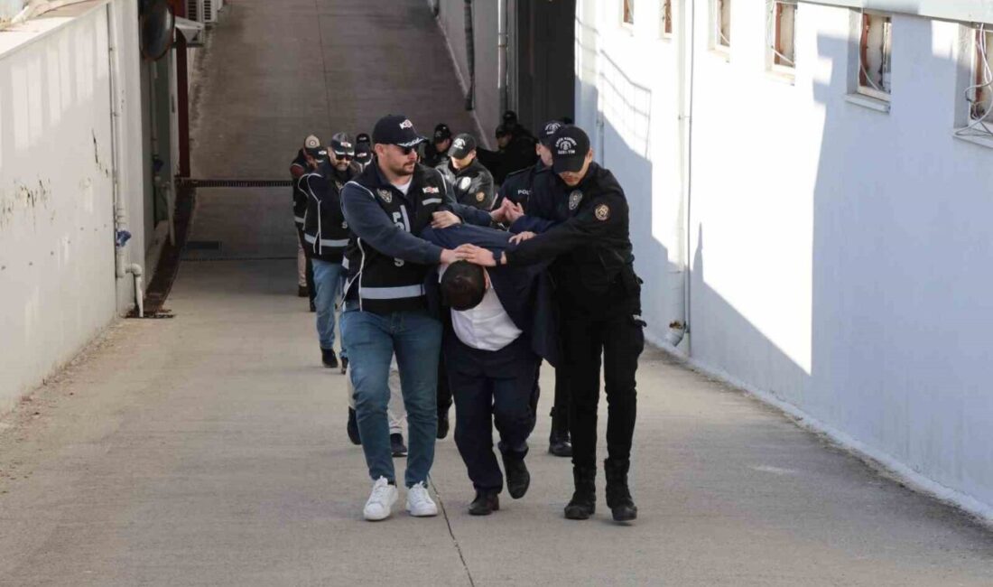 Adana'da, Özel Harekat Şube Müdürlüğü'nün deposundaki silahları sattıkları iddia edilen