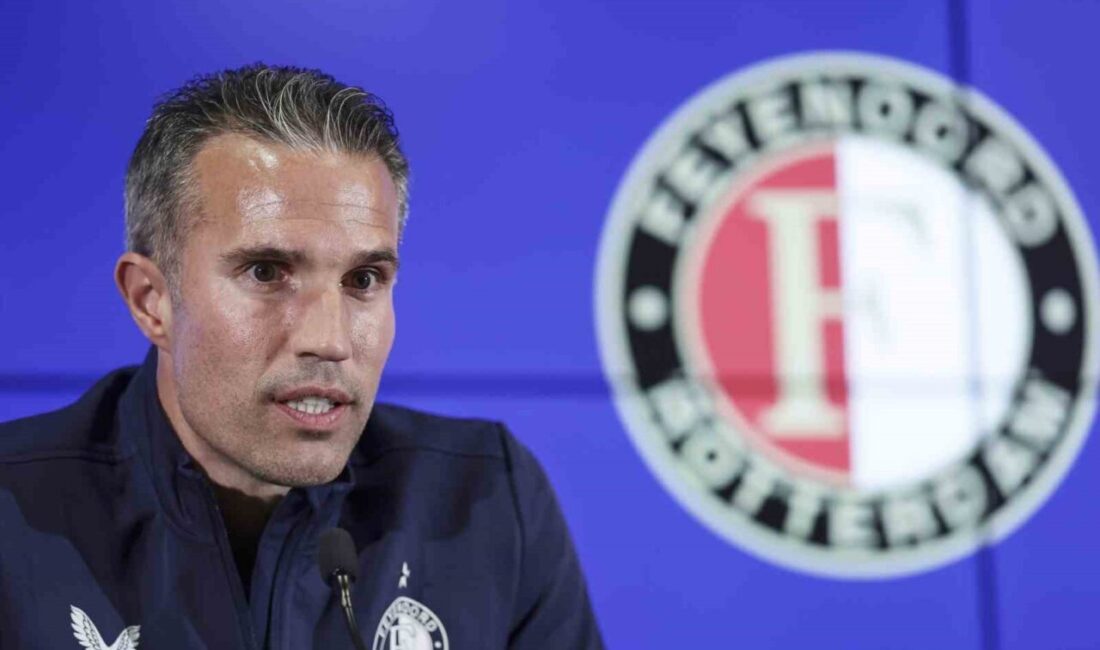 Feyenoord Teknik Direktörü Robin van Persie, Fenerbahçe ile oynayacakları UEFA