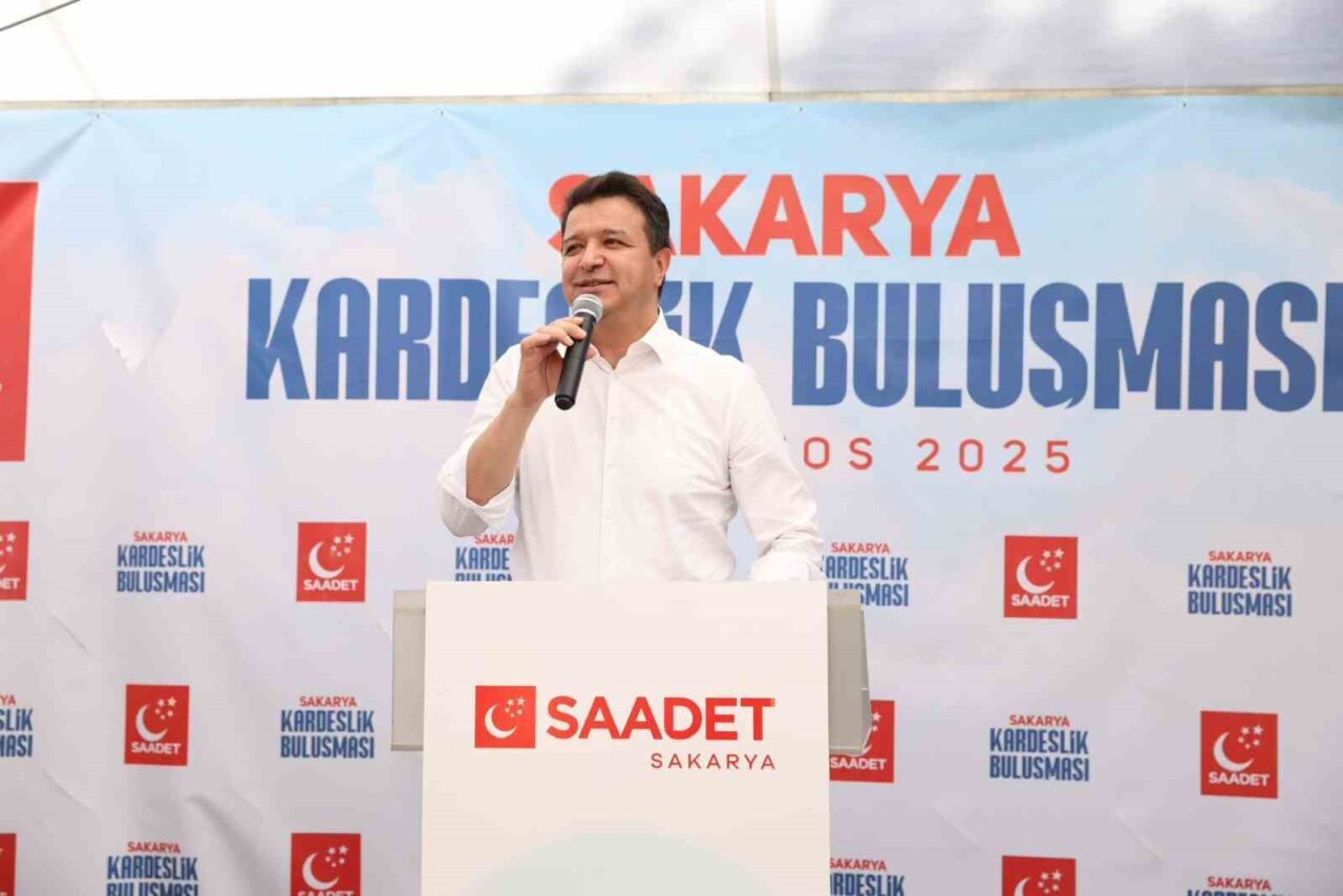 Saadet Partisi Genel Başkanı Mahmut Arıkan, Sakarya'nın Geyve ilçesinde düzenlenen