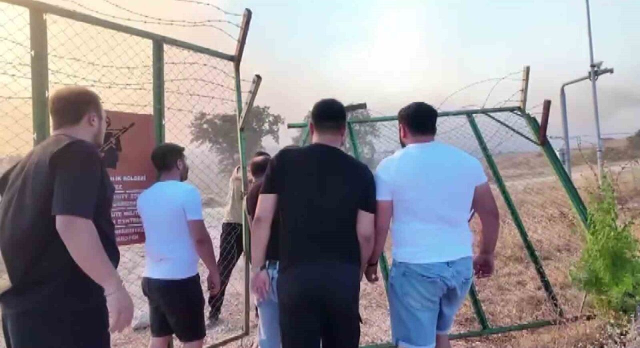 Pamukova'nın Turgutlu Mahallesi'ndeki orman yangını, askeri mühimmat alanına sıçradı. İtfaiye
