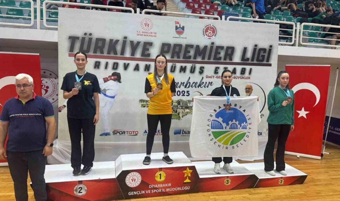 Diyarbakır'daki Türkiye Karate Premier League'in 5. Etabı'nda Sakarya Büyükşehirli sporcular