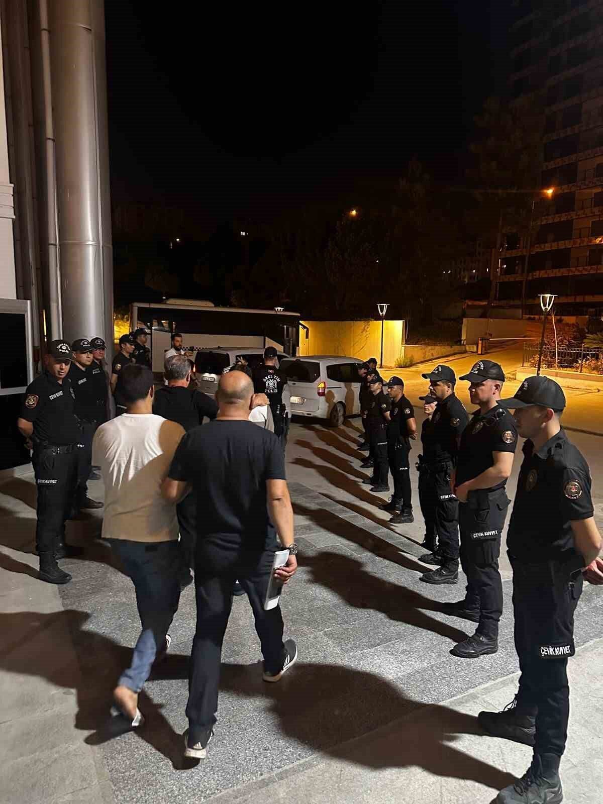 Hatay'ın Samandağ ilçesinde 8 Ağustos'ta inşaat işçileriyle vatandaşlar arasında çıkan