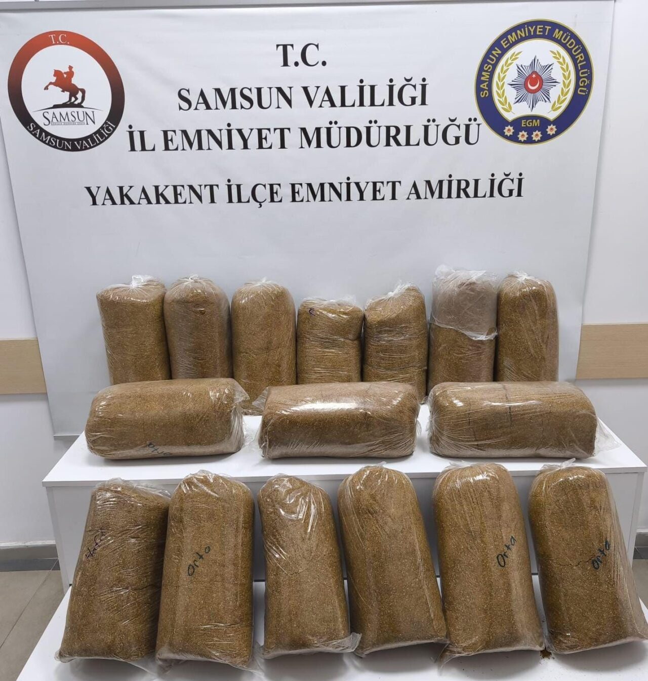 Samsun'da polis, kaçak tütün ticaretine karşı düzenlenen operasyonda 80 kilogram