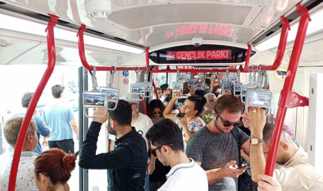 Samsun'da tramvaylardaki klima arızaları, sıcak havalarda yolcuları zor durumda bırakıyor.
