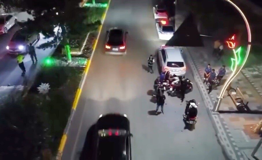 Afyonkarahisar'ın Sandıklı ilçesinde, emniyet müdürlüğü havadan drone desteğiyle 21 personelle