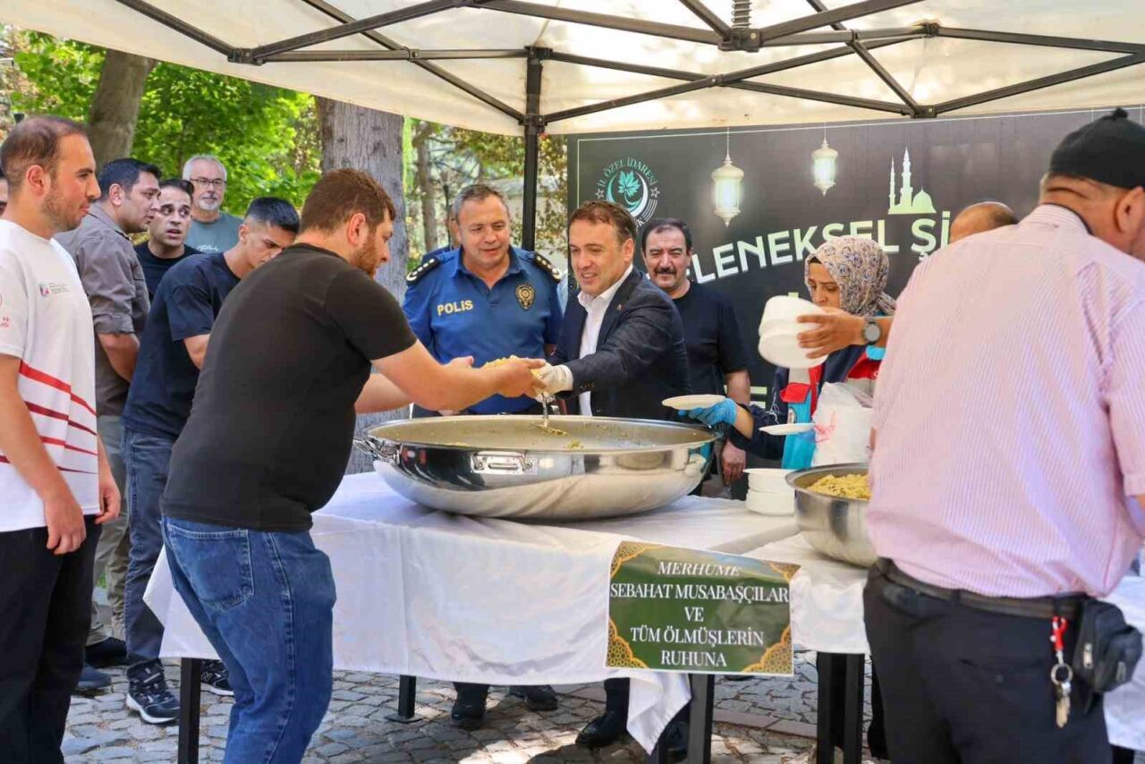 Bilecik Valisi Faik Oktay Sözer, Şeyh Edebali Külliyesi'nde düzenlenen geleneksel