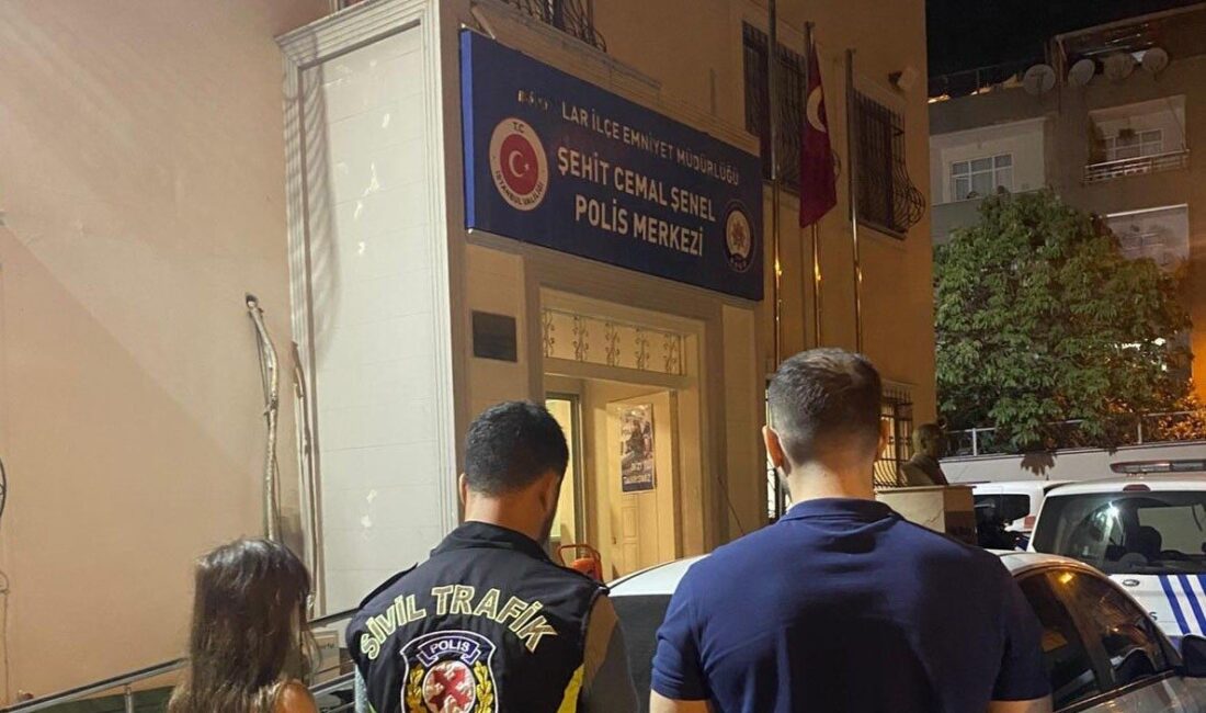 Bağcılar'da TEM otoyolunda seyir halindeki araçta uygunsuz hareketlerde bulunan sürücü