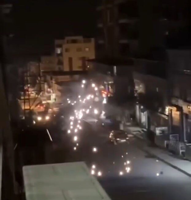 Hatay, Denizciler Mahallesi'nde sıcak havanın etkisiyle genleşen elektrik tellerinde patlama