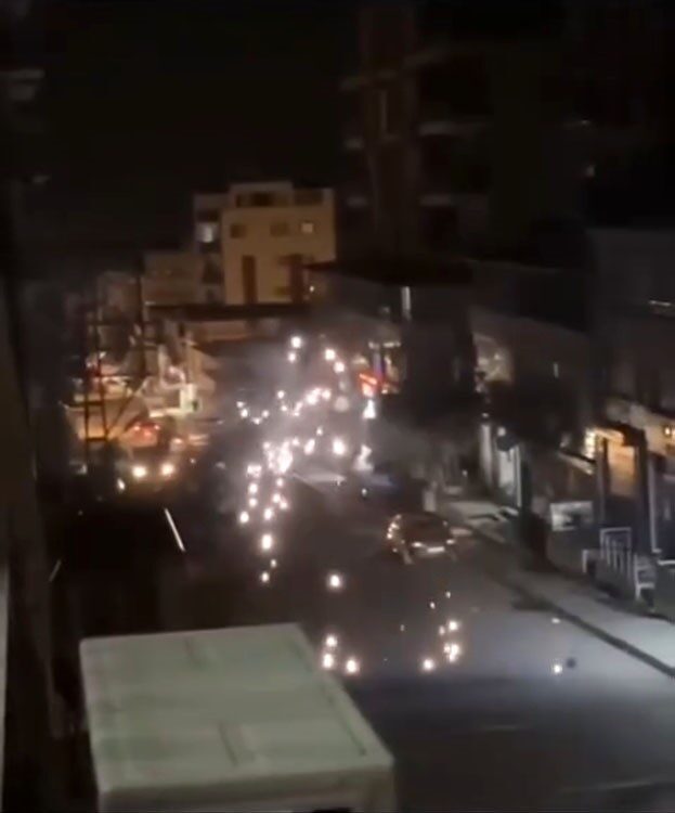 Hatay, Denizciler Mahallesi'nde sıcak havanın etkisiyle genleşen elektrik tellerinde patlama