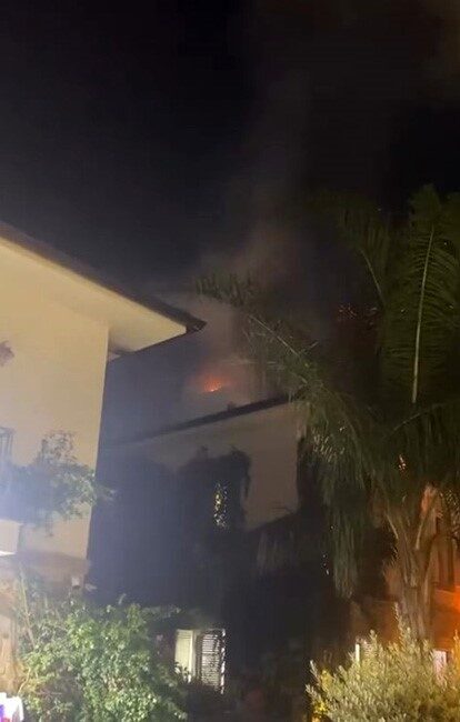 Antalya'nın Manavgat ilçesindeki Side Antik Kent'te bir restoranda bacadan çıkan