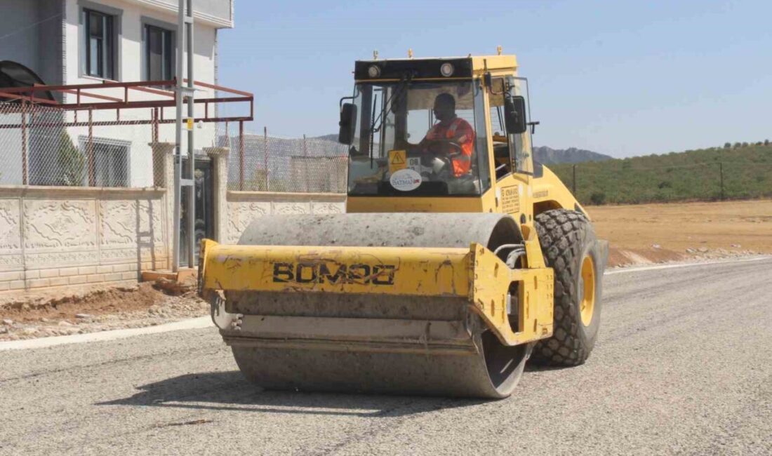 Siirt Valisi Kemal Kızılkaya, mahalle toplantıları aracılığıyla vatandaşlarla bir araya