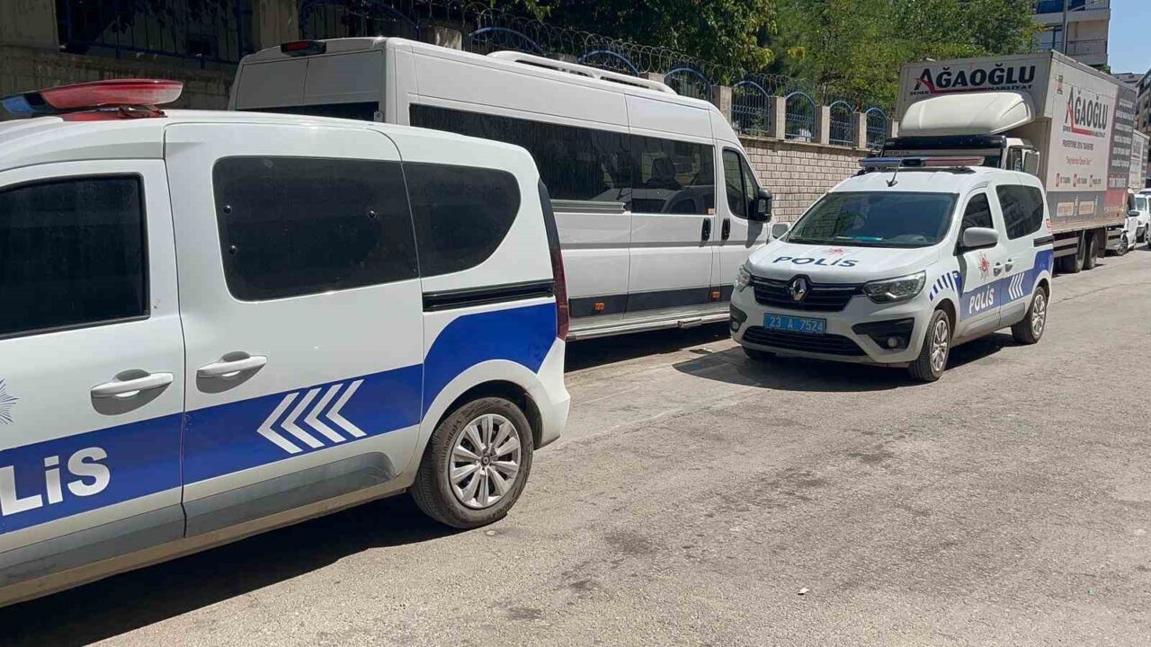 Elazığ'da Y.V., evinde silahını temizlerken sebebi belirsiz bir şekilde silahın