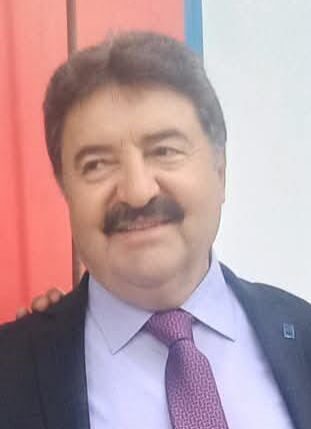 Afyonkarahisar'ın Bolvadin ilçesinde, işine gitmek üzere aracına binen İsmet Çelik,