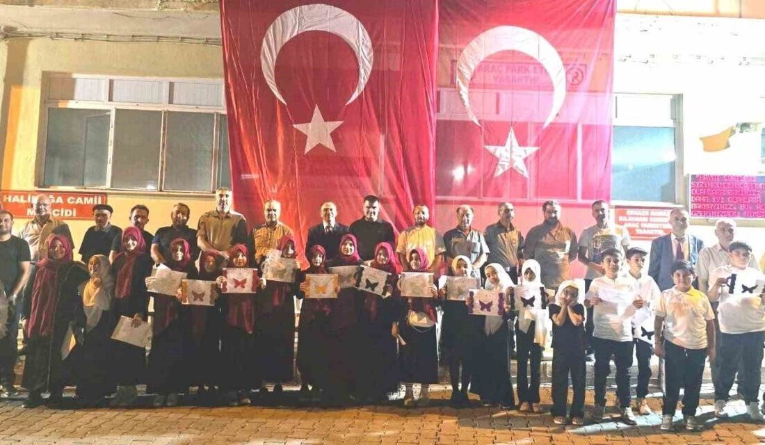 Simav'daki Halilağa Camii Yaz Kur'an kursunun kapanış töreni, Belediye Meydanı'nda