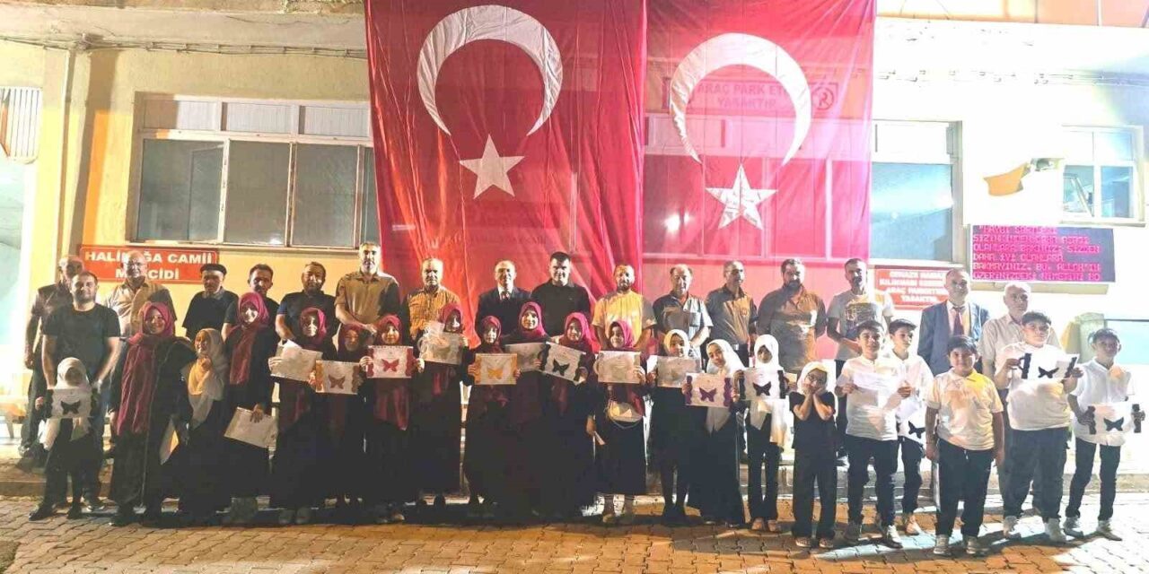 Simav'daki Halilağa Camii Yaz Kur'an kursunun kapanış töreni, Belediye Meydanı'nda